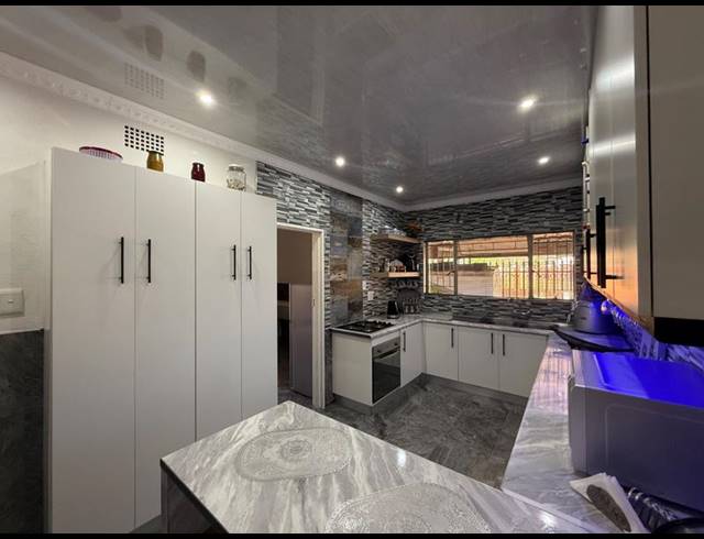 3 BEDROOM HOUSE FOR SALE IN VANDERBIJLPARK CE 3